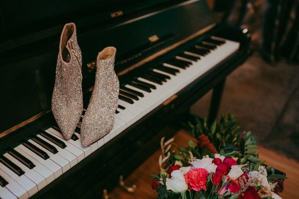 Regal romance, wedding photo at Songbird Parlour