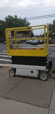 19 FT Scissor Lift Rental in NYC    Rates :  Day - $95  Week - $300  Month - $700