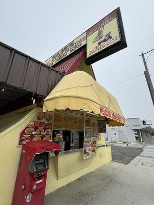 It's 9am and LBJ El Burrito Jr is Open this weekday Wednesday 2024 morning