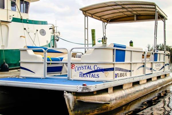 There is a Marina on-site as the hotel lies on the Saint Johns River (this is the hotel's promo picture, not mine).