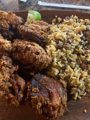 Chicharron de Pollo y Arroz con gandules