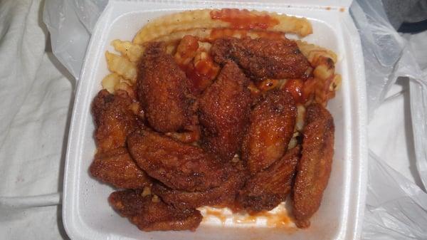 HANDS down the best carry out in DC YOU HAVE TO GO HERE ANE GET THE WINGA WITH MAMBO SAUCE GREATNESS!!!!!!