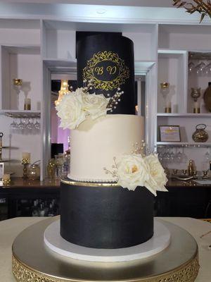 Classy wedding cake