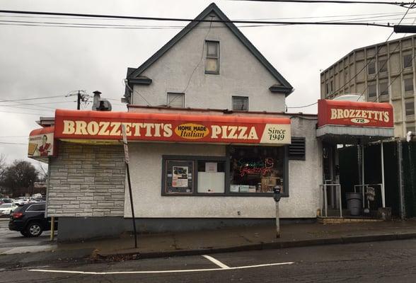 The outside of Brozzetti's.