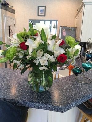 Absolutely beautiful arrangement I received for Valentine's Day from my husband xx