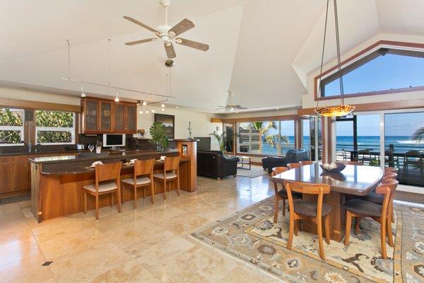 3 TABLES BEACH HOME IN WAIMEA