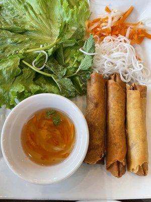 Egg rolls with lettuce