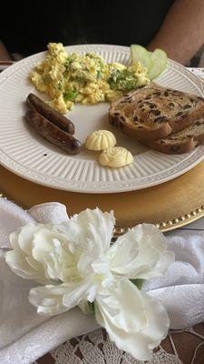 Broccoli and Cheddar Scramble