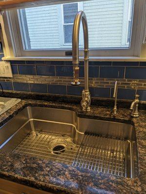 New sink installed, with beautifully finished edges!