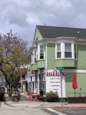 Outdoor tables, plenty of street parking