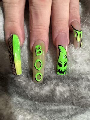 These are the Halloween nails Kathy just did on me a week ago and they still look amazing!!!!!