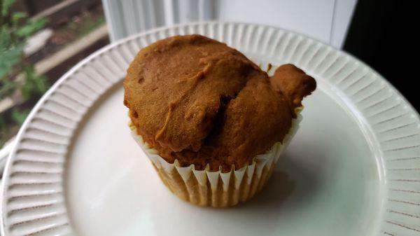 Vegan pumpkin muffin ($4). Not too sweet. Respectable.