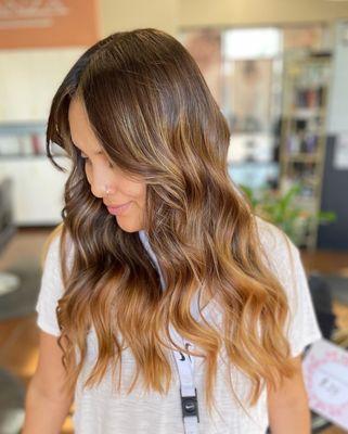 SMOOTH is all we can say about this gorgeous balayage!