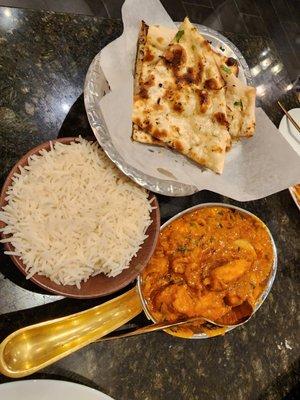 Shrimp jalfrezi with garlic naan