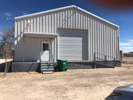 4000 square foot Office/Warehouse with fenced in yard for rent