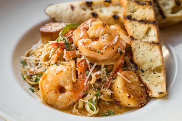 Shrimp and Scallop Linguine