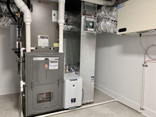 Rheem 98% modulating furnace, EcoNet zoning, Bosch Inverter, HRV