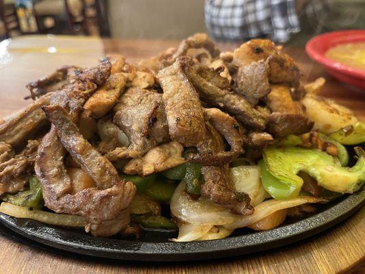 Beef, chicken, shrimp fajita. Amazing. Came with refried beans and rice (yummy).