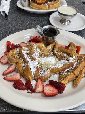 french toast with strawberries