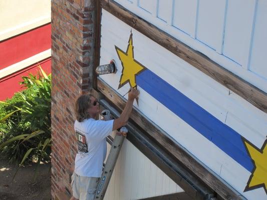 Stencil work at Joe's Crab Shack Restaurant....