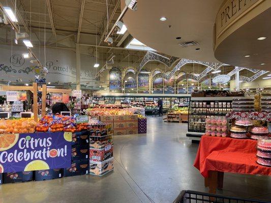 Deli/produce section