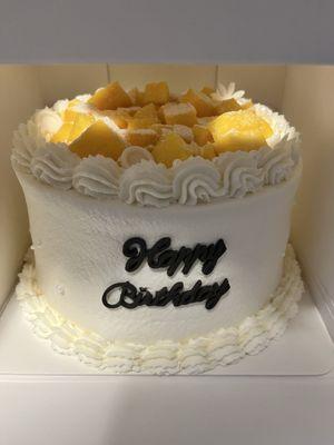 Original chiffon cake with vanilla cream and mangoes