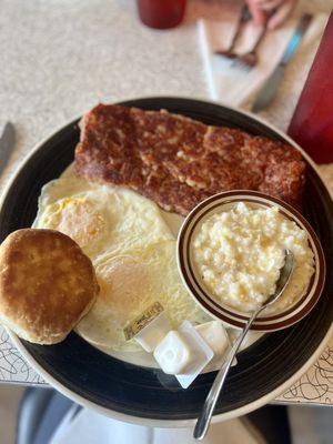 Eggs, grits, and corned beef hash