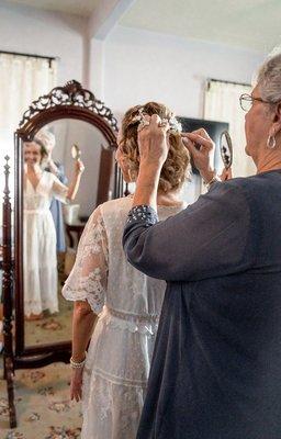 The bridal suite is huge, plenty of room to get ready.