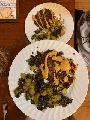 Kidney Bean Patties with corn and red pepper relish, paprika aïoli, potatoes and broccoli (vegan)