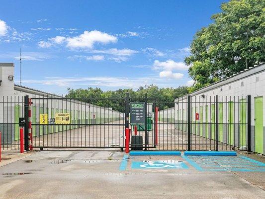 Interior Units - Extra Space Storage at 601 Whitney Ave, Gretna, LA 70056