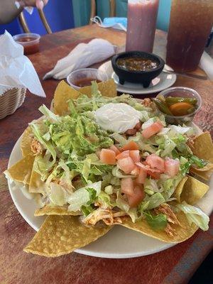 Nachos supreme with shredded chicken - fantastic!!