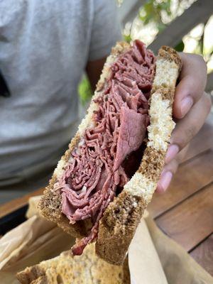 Dry pastrami sandwich