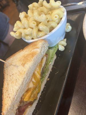 Blackened chicken BLT with Mac n cheese