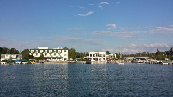 Hotel Walloon on Left, Barrel Back Restaurant in Center