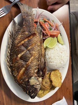 Pescado frito - Whole fish fried