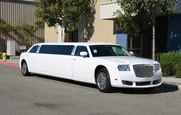 Chrysler 300 Super Stretch Limo