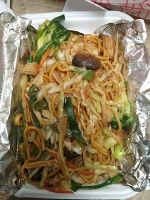 Vegetable lo mein