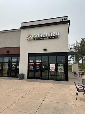 Front Entrance to Garbanzo with outdoor seating area