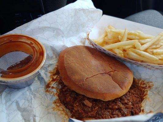 Sandwich (Chopped Beef) & French Fries