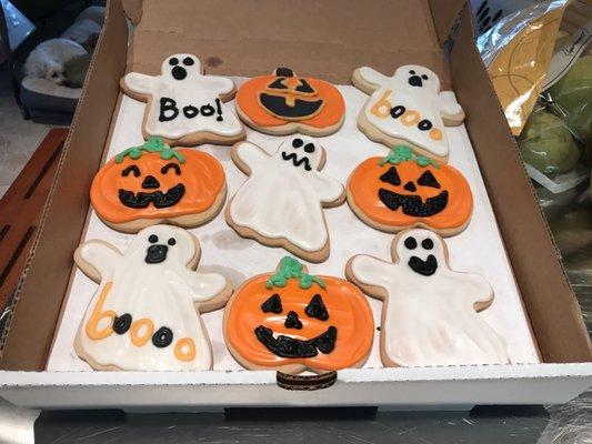 These are the absolutely fabulous hand decorated and super delicious Halloween sugar cookies that we picked up today!!!