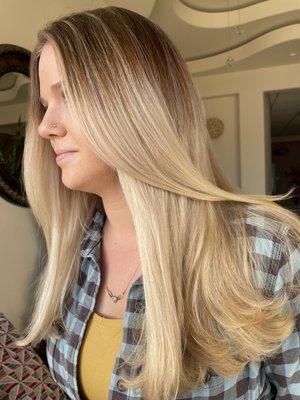 Beige-Blonde Foilayage + Root Shadow touch up