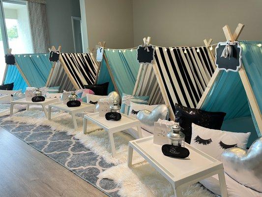 Breakfast at Tiffany's themed sleepover party