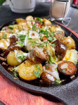 Garlic roasted potatoes and sausage hot skillet