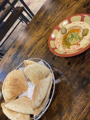 Pita bread and hummus