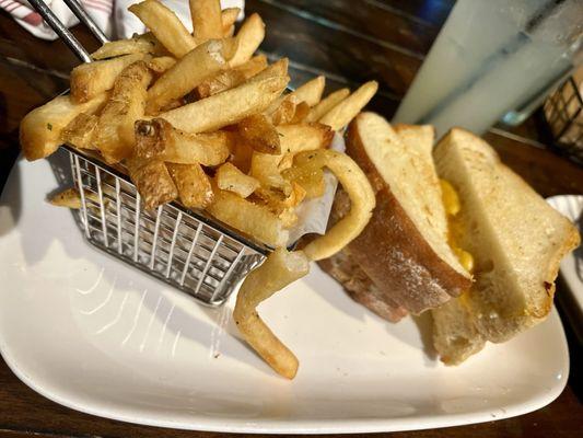 Kid's grilled cheese sandwich & fries