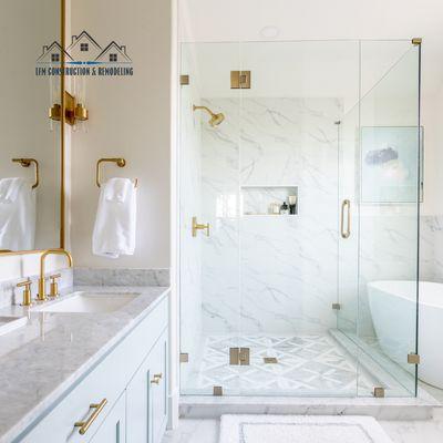 Gold and marble are a duo that sets new standards of well-understood luxury. It is not a choice for the few.