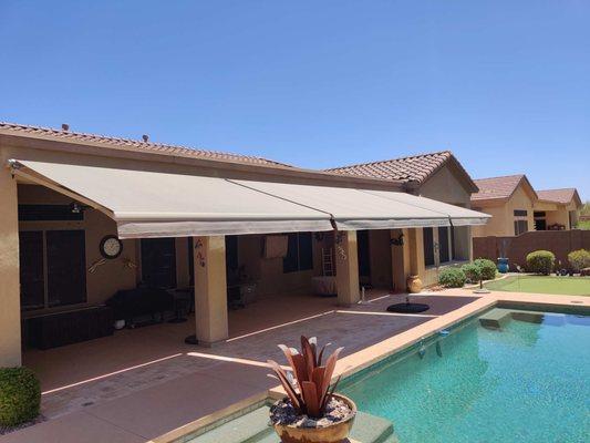 retractable awning