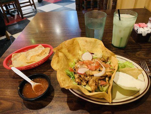 My complimentary chips and salsa, and my main orders of Leo's yummy taco salad (with chicken) and my refreshing Horchata :) !