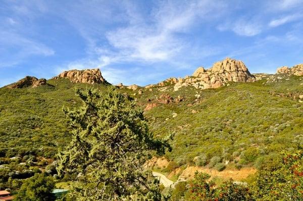 The mountains surrounding the trail. Taken by Bjorn I.