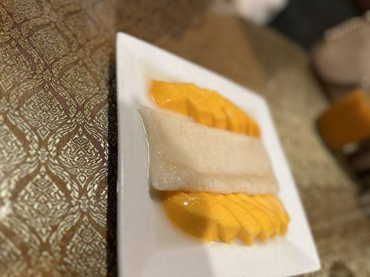 Sticky rice with mango